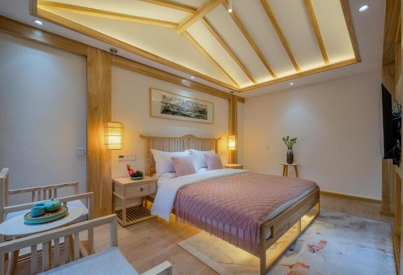 Hotel 丽江古城中心 皓月繁花 观古城全景轻奢民宿