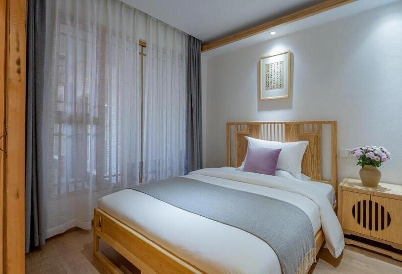 Hotel 丽江古城中心 皓月繁花 观古城全景轻奢民宿