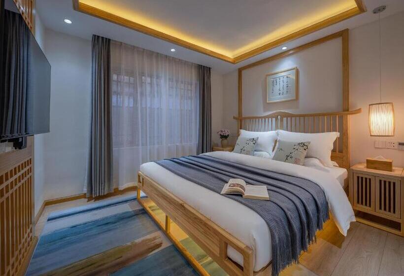 Hotel 丽江古城中心 皓月繁花 观古城全景轻奢民宿