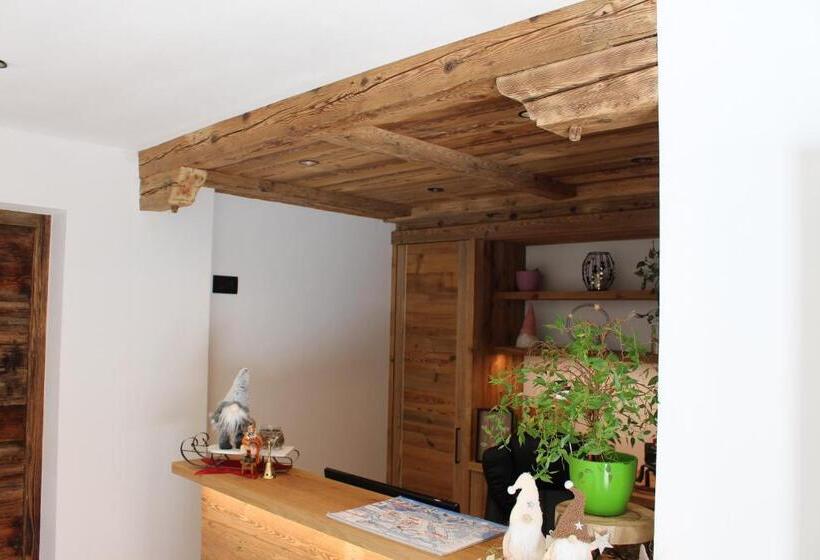 酒店 Almresidenz Unterrain Zum Hartl  1 Km By Car Distance Ski Slopes Kronplatz