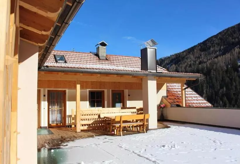 ホテル Almresidenz Unterrain Zum Hartl  1 Km By Car Distance Ski Slopes Kronplatz