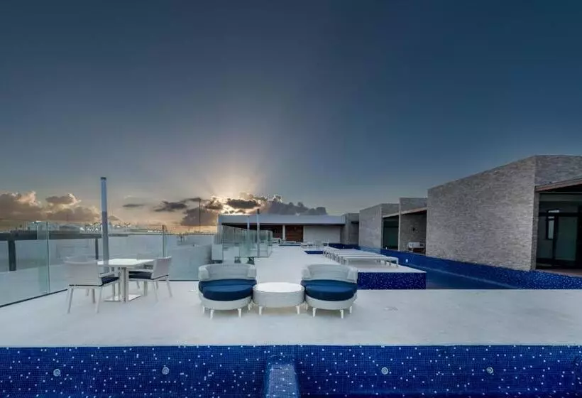 Lovely And Homely 2 Br With Ocean View