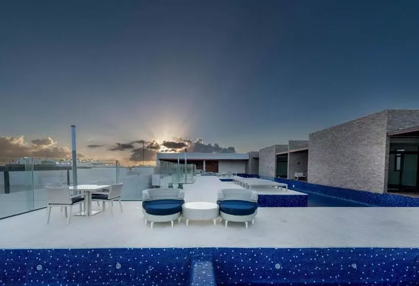 Lovely And Homely 2 Br With Ocean View
