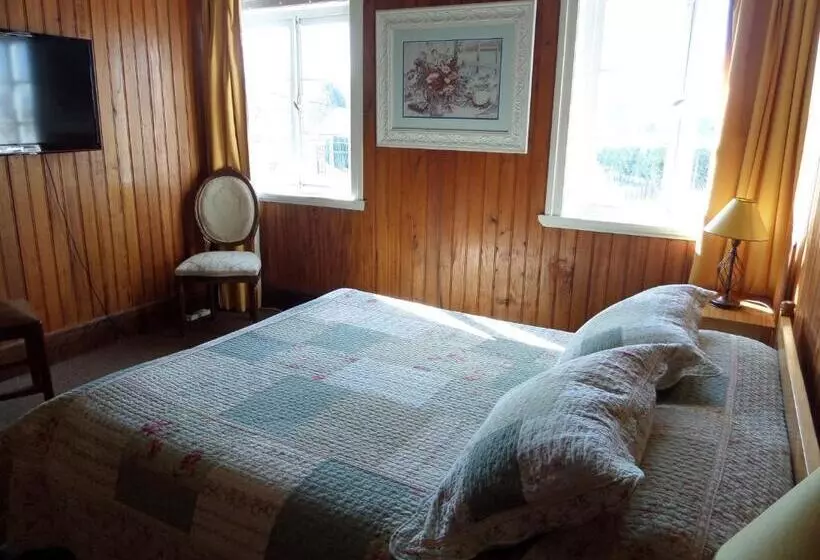 ペンション Hostal Y Cabañas Villa Germana