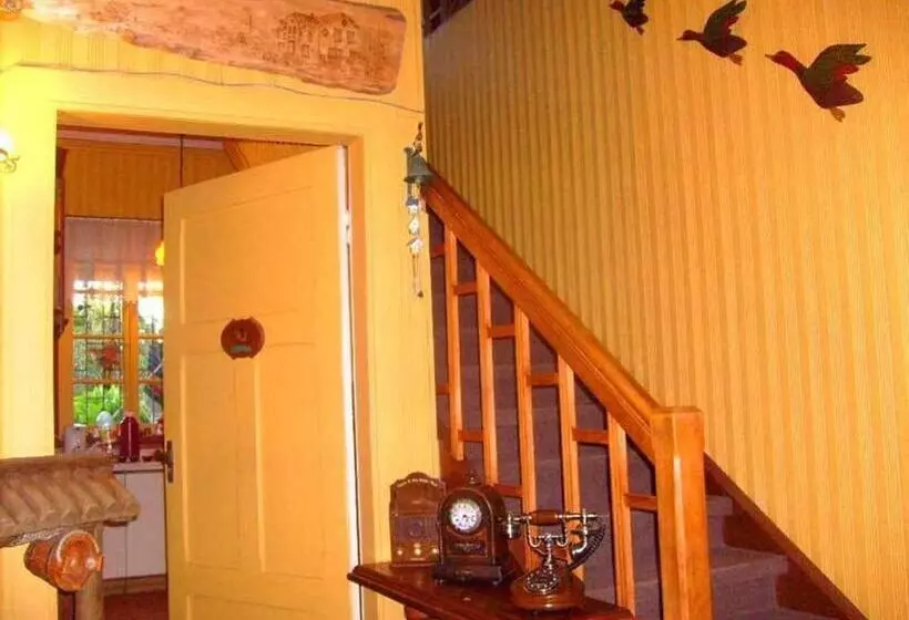 ペンション Hostal Y Cabañas Villa Germana