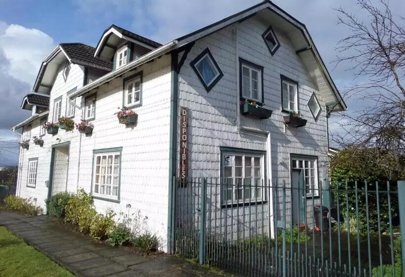 ペンション Hostal Y Cabañas Villa Germana