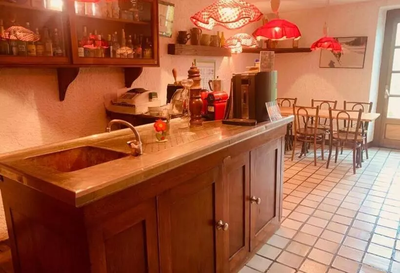 Majatalo Le Castel Blanc