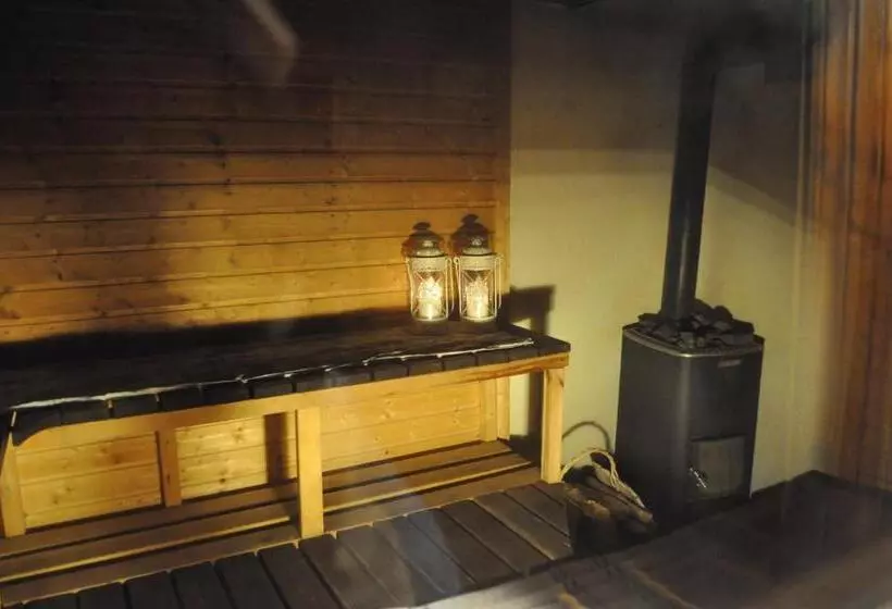 ペンション Tuhannen Tarinan Talo