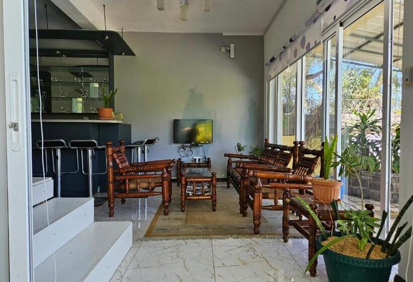 פנסיון Ushpav Villa