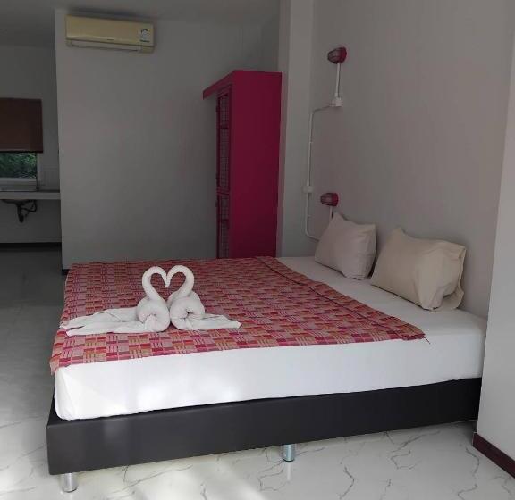 אתר נופש Khaolak Summer House 2