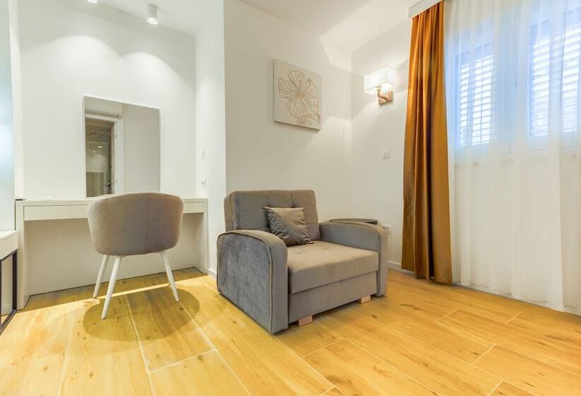 ベッドアンドブレックファースト Irini Luxury Rooms