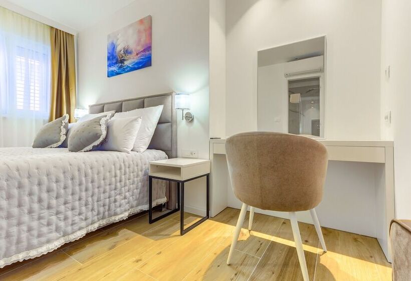 ベッドアンドブレックファースト Irini Luxury Rooms