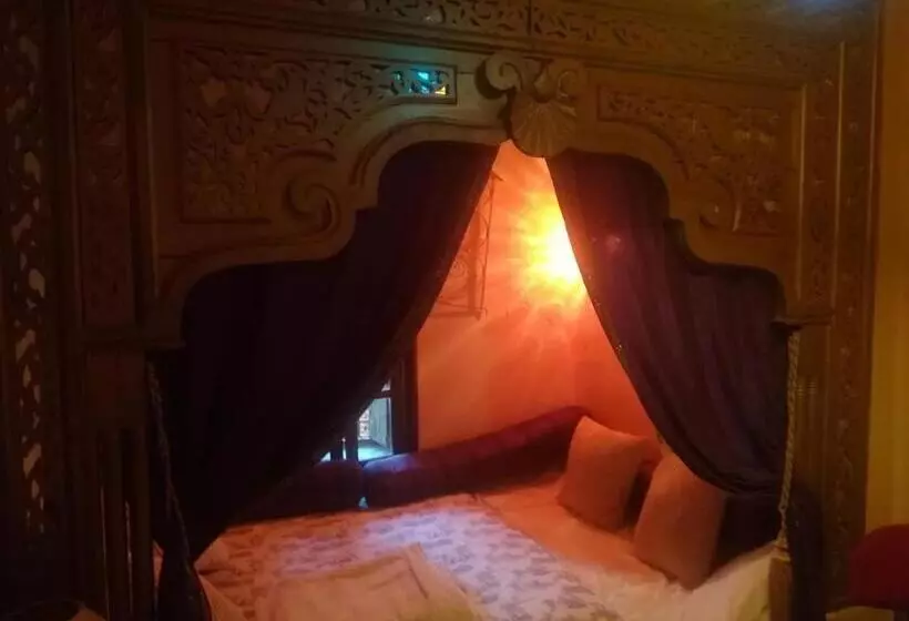 تختخواب و صبحانه Riad Dar El Caid Palais Xiii Siecle
