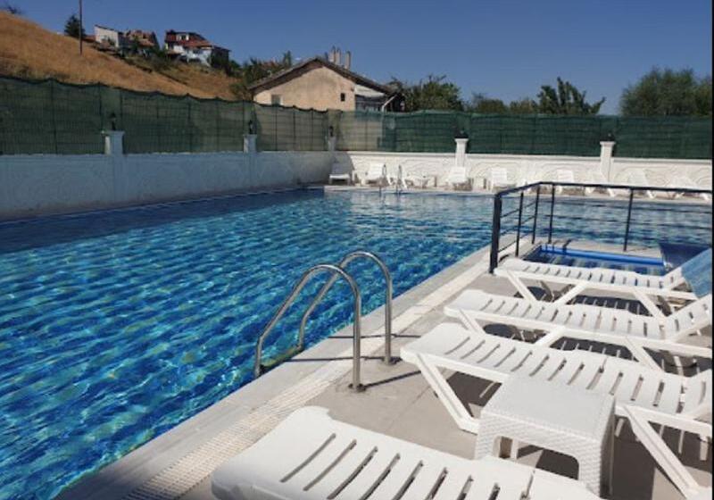 בית מלון כפרי Efe Termal