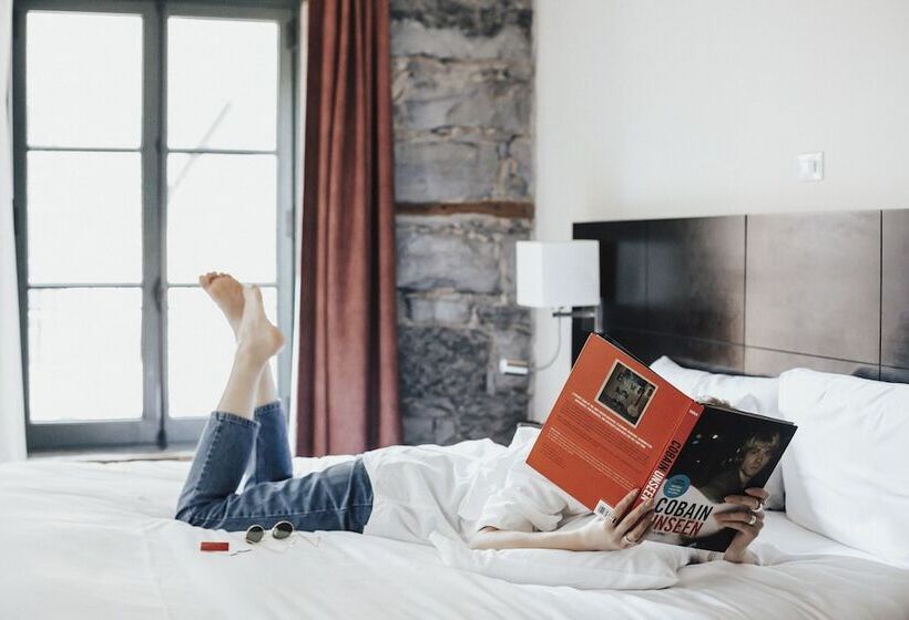 Отель Le Petit Hôtel Vieux Montréal | Notre Dame