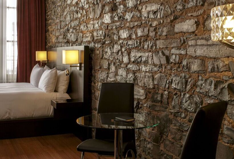 Отель Le Petit Hôtel Vieux Montréal | Notre Dame