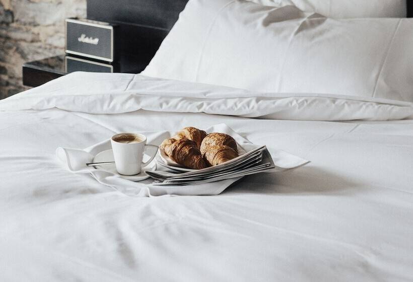 Отель Le Petit Hôtel Vieux Montréal | Notre Dame