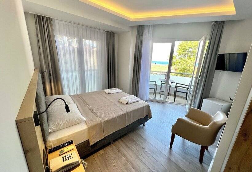 פנסיון Buyukada Hotel Carla