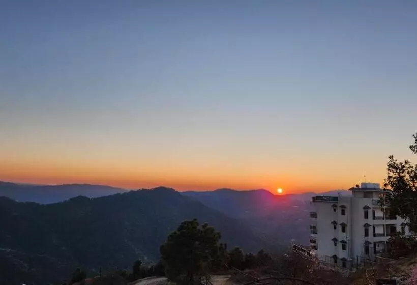 Lomakeskus Neelkanth Retreat Mukteshwar