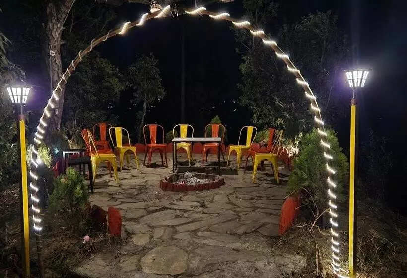 Lomakeskus Neelkanth Retreat Mukteshwar