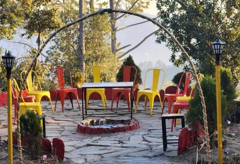 Lomakeskus Neelkanth Retreat Mukteshwar