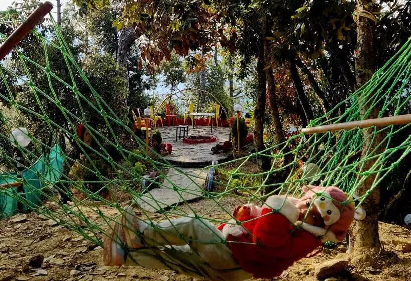 Lomakeskus Neelkanth Retreat Mukteshwar