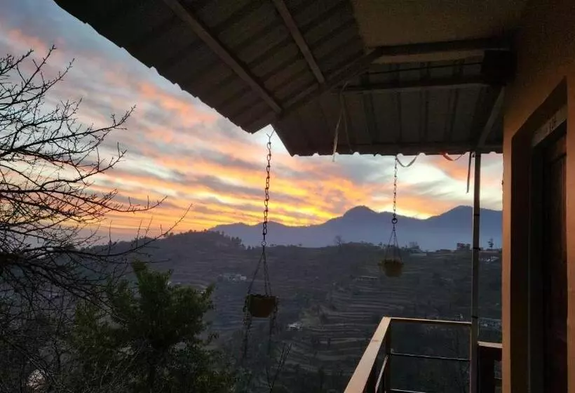 Lomakeskus Neelkanth Retreat Mukteshwar