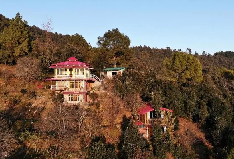 Lomakeskus Neelkanth Retreat Mukteshwar