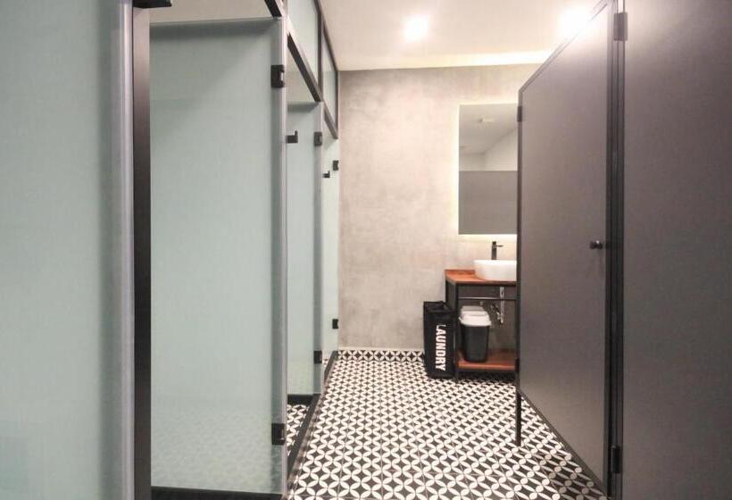 هاستل Bed In Mixed Room Herold Homes