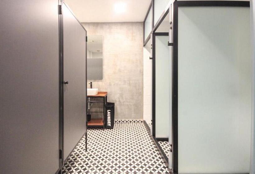 هاستل Bed In Mixed Room Herold Homes