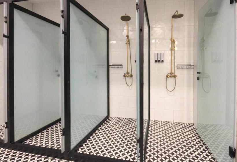 هاستل Bed In Mixed Room Herold Homes