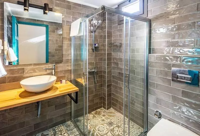 Avlu Butik Otel Palamutbükü