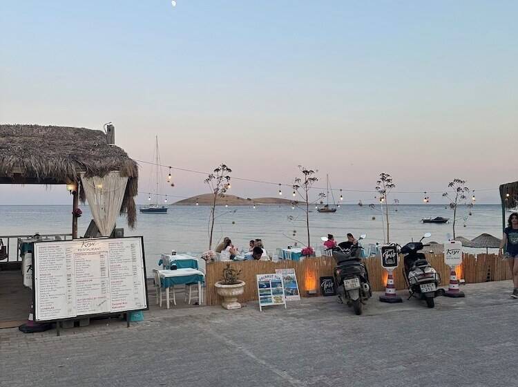 Avlu Butik Otel Palamutbükü