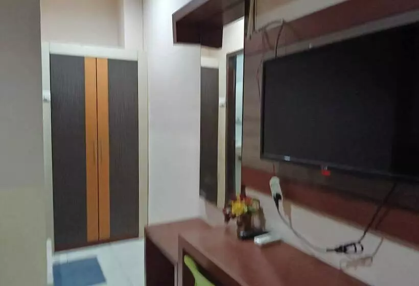 Collection O 93163 Hotel Grand Kartika