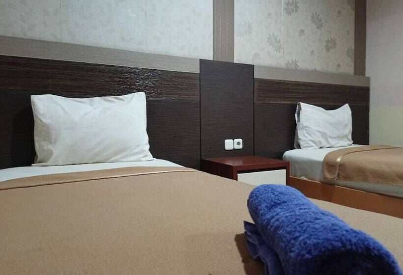 Collection O 93163 Hotel Grand Kartika