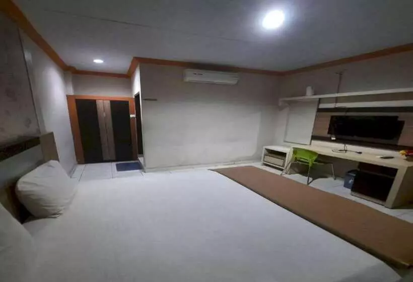 Collection O 93163 Hotel Grand Kartika