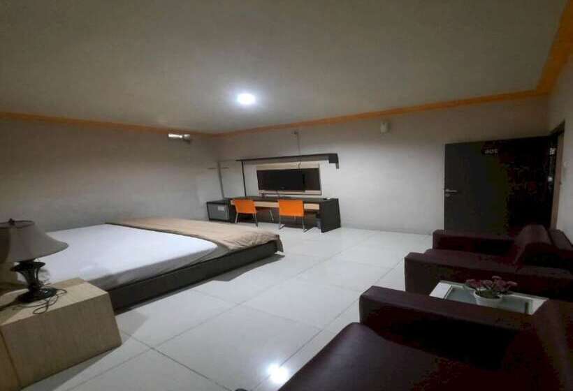 Collection O 93163 Hotel Grand Kartika