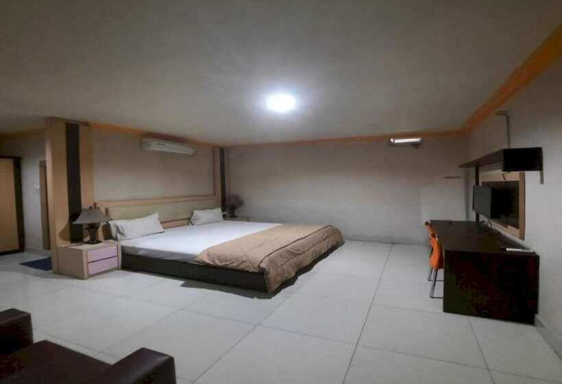 Collection O 93163 Hotel Grand Kartika