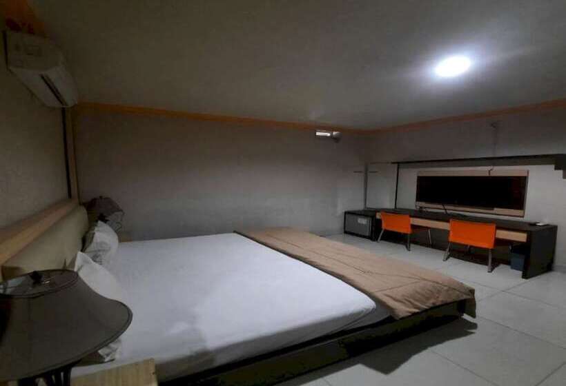 Collection O 93163 Hotel Grand Kartika