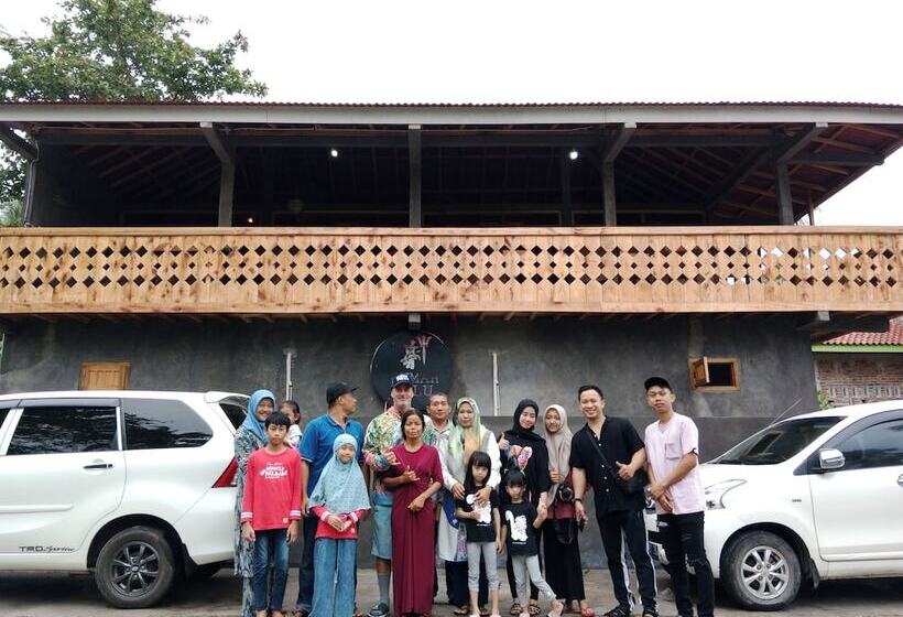 פונדק Rumah Nalu Surf Camp