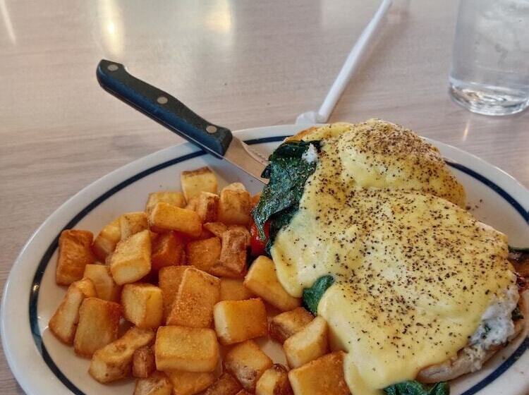 פונדק Rumah Nalu Surf Camp