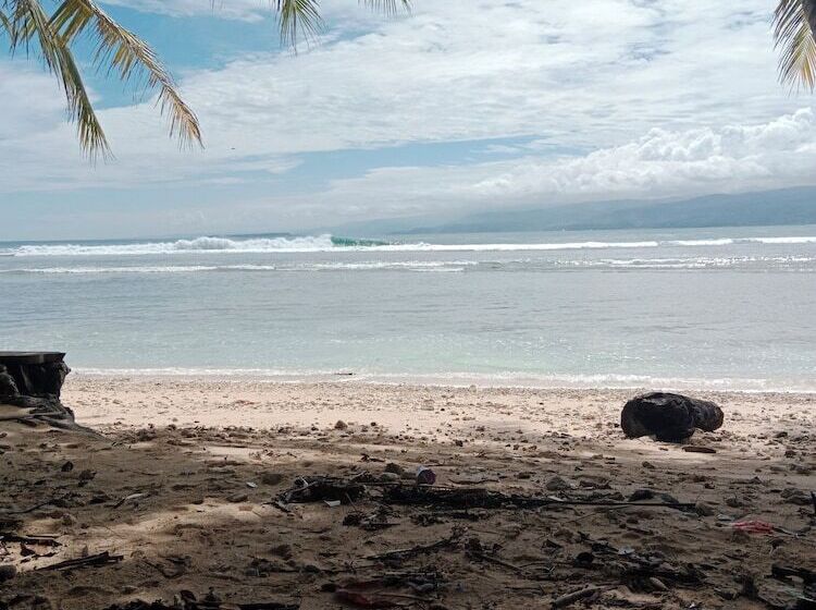 פונדק Rumah Nalu Surf Camp