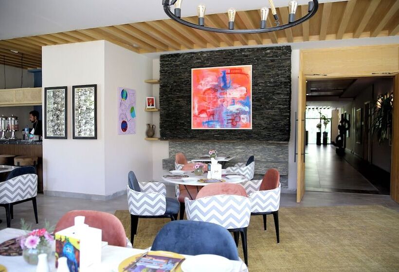 هتل Ambiance Resort Hunza