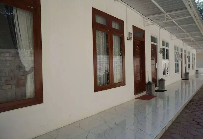 Hotelli Ayani Guest House By Oyo