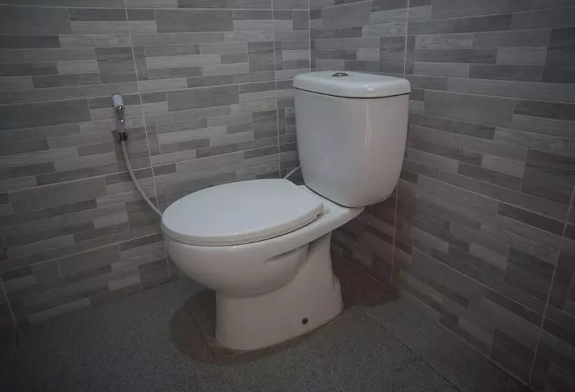 Hotelli Ayani Guest House By Oyo