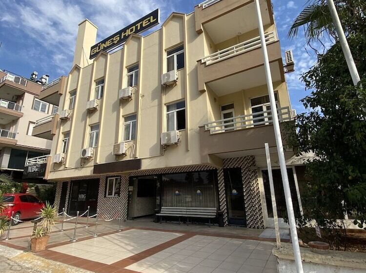 酒店 Gunes