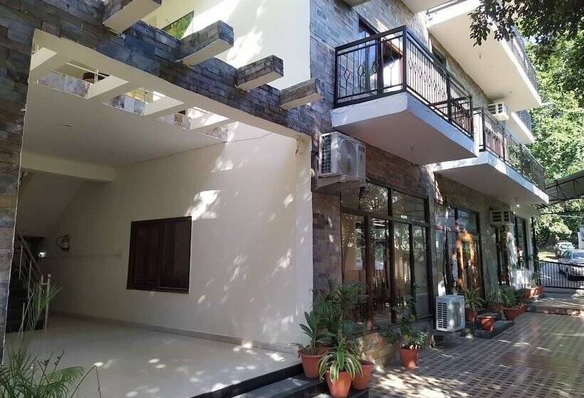 Отель Holiday Highlights By Dvm India