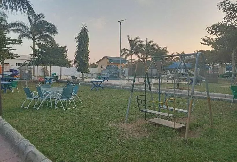 هتل Markdon Village