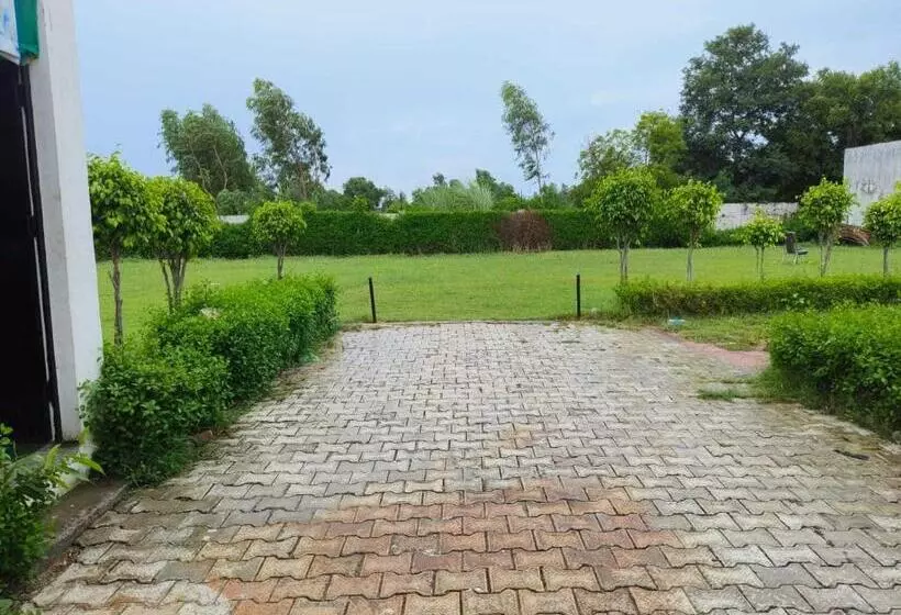 Hotelli Oyo A P Guest House