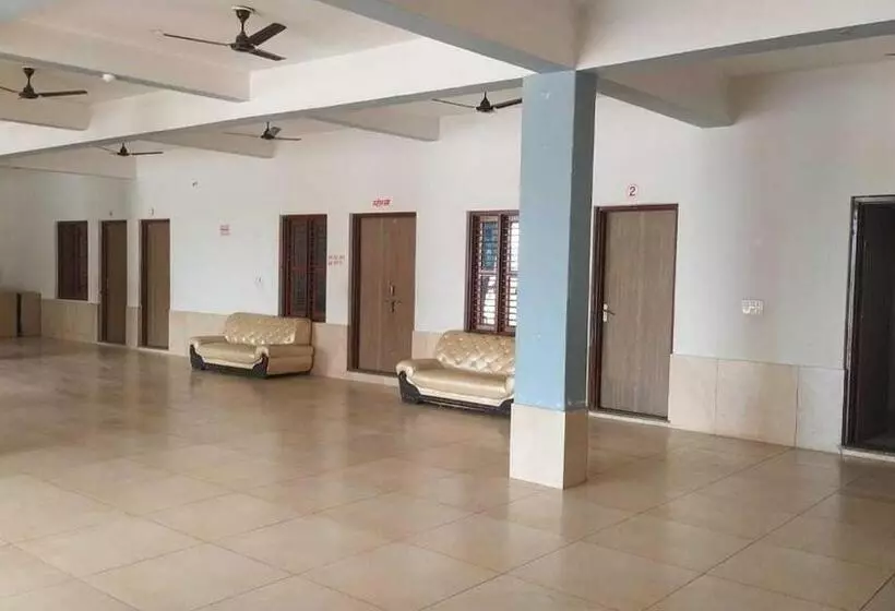 Hotelli Oyo A P Guest House